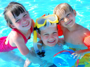 3 kids in pool